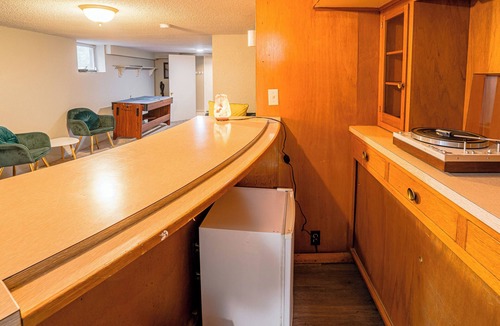 Highland House | Pet-Friendly St Paul Home: Fireplace & Office Area