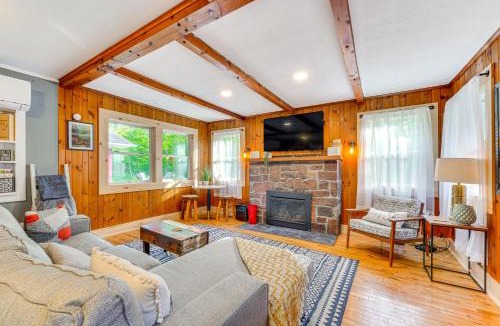 Wilmington House | Pet-Friendly Wilmington Retreat with Hot Tub!