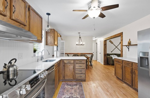 Silver Bay House | Picturesque Family Getaway: Close to Beach ~ Yard!