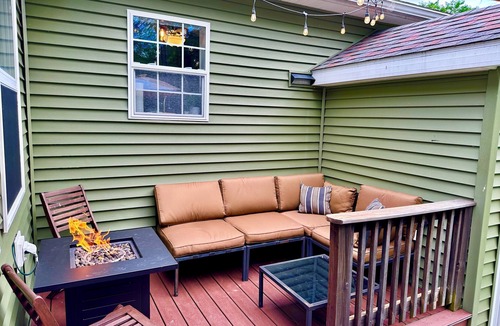 Silver Bay House | Picturesque Family Getaway: Close to Beach ~ Yard!