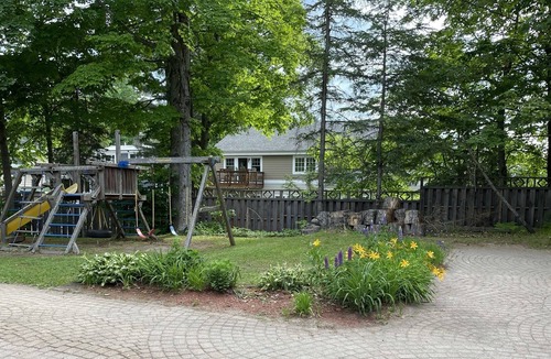 Hillcrest House | Picturesque Home - 2 Minute Walk to Main Street