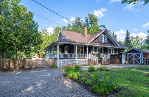 Hillcrest House | Picturesque Home - 2 Minute Walk to Main Street