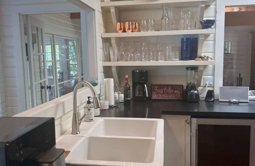 Muskoka Lakes House | Pine Acres Summary: W