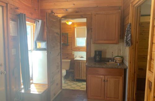 Barton Hotel | Pine Crest Motel & Cabins