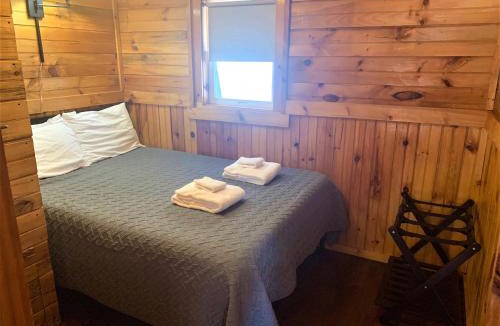 Barton Hotel | Pine Crest Motel & Cabins