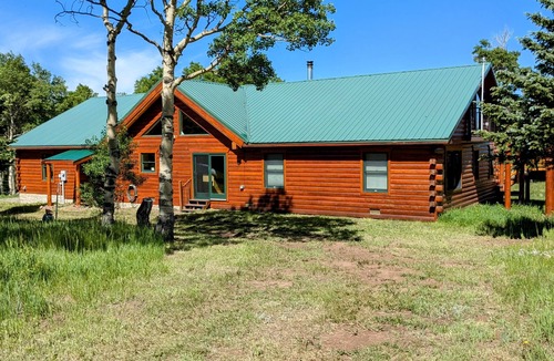 Fort Garland Cabin | Pine Dragon Lodge, a spacious cabin in gated community