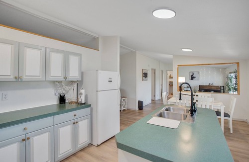 Pine Hollow House | Pine Haven Cozy Lake Escape King Suite Fire Pit Fast Wi-Fi