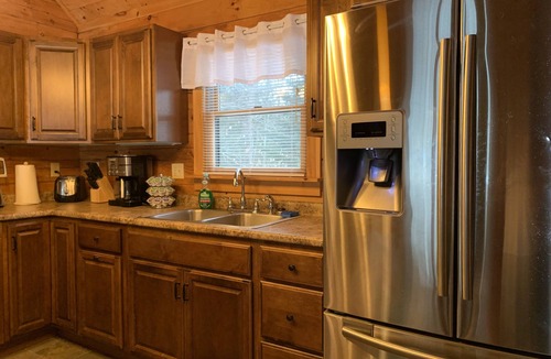 Mount Sunapee Cabin | Pinewood Lodge | Cozy Pet-Friendly Log Cabin 5 min to Mt Sunapee