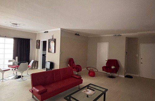 Beverly Hills Apartment | Pleasant 2-bedroom apartment with AC in Beverly Hills Near Rodeo Dr.