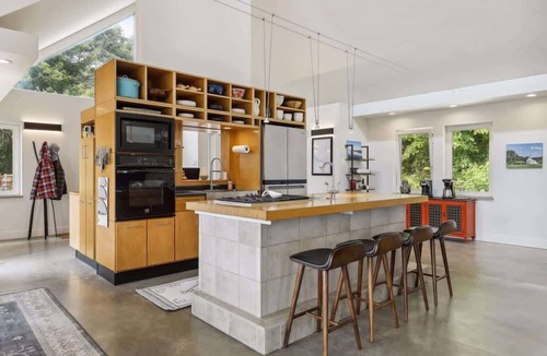 Pepin House | Plum Valley: Luxury Retreat with Nature's Beauty