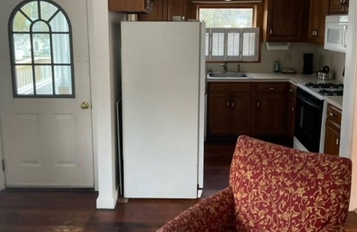 West Danville Cottage | Point Comfort Cottage #1