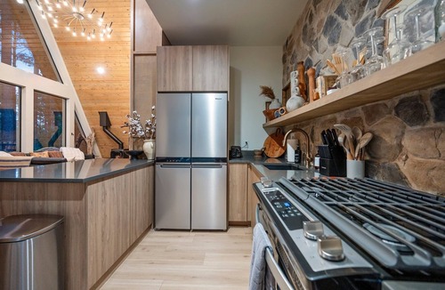 Pickens Cabin | Point of View: A-Frame w/HTtb, Playset, Fenced Yard, Fireplace, EV charge, Pets