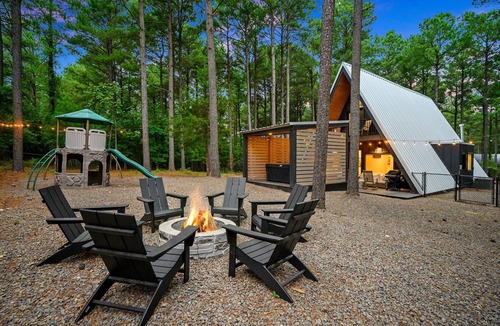 Pickens Cabin | Point of View: A-Frame w/HTtb, Playset, Fenced Yard, Fireplace, EV charge, Pets