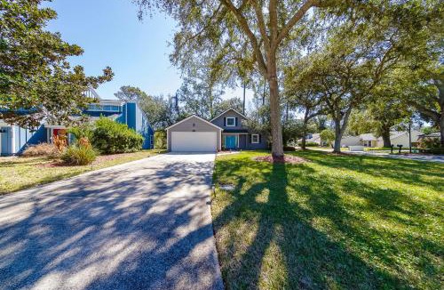 Palm Valley House | Pond-view, accessible, pet friendly home with EV plug close to beach, TPC, Mayo Clinic