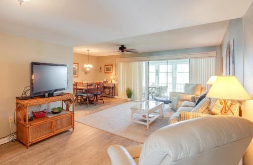 Welaka House | Pool Access & Lanai: Riverfront Welaka Condo!