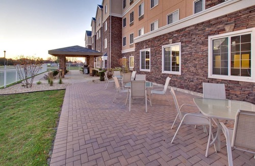 Rockford Apartment | Pool. Free Breakfast. Your Next Vacation!