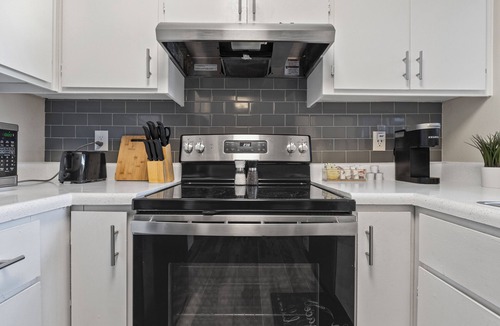 Mesa Apartment | Pool -Gym- Great for Mid/Long Stays