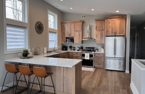 Riverside House | PREMIUM SUNRISE HOUSE Waterfront Views Sauna 20% Off Bike Rentals+MTB Pass