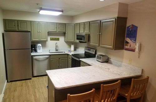 Lincoln Condo | Pristine Loon Condo #1-King & 2 Queens-In&Outdoor Pools,AC,Wifi,Gym-Town Center