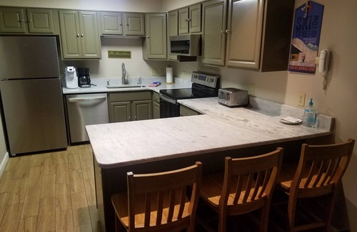 Lincoln Condo | Pristine Loon Condo #1-King & 2 Queens-In&Outdoor Pools,AC,Wifi,Gym-Town Center