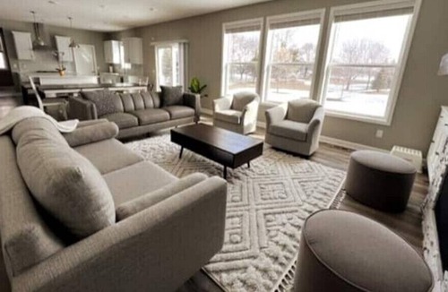 Navarre House | Pristine Spacious Home & Private Attached Suite