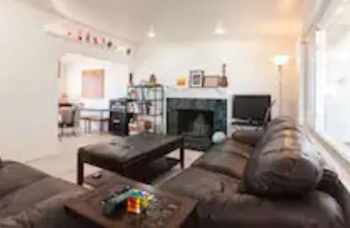 Townsite House | Private Bedroom, Shared House - 1 mile to the Beach! Pet Friendly