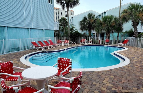 Navarre Beach House | Private Community Pier. Steps from the beach. Newly Renovated, Beautiful Decor.