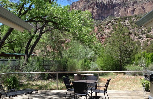 Jemez Springs Cottage | Private cottage located on the Jemez River and close to town.