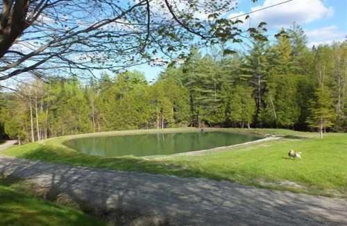 Barton House | Private Country House with History, Wi-Fi, Jetted Tub, 5 BR
