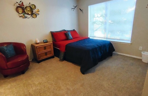 Thornton Apartment | Private Cozy & Clean Room