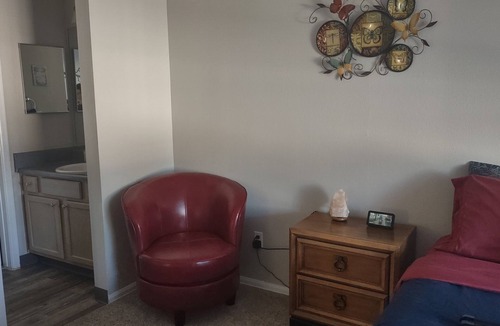 Thornton Apartment | Private Cozy & Clean Room