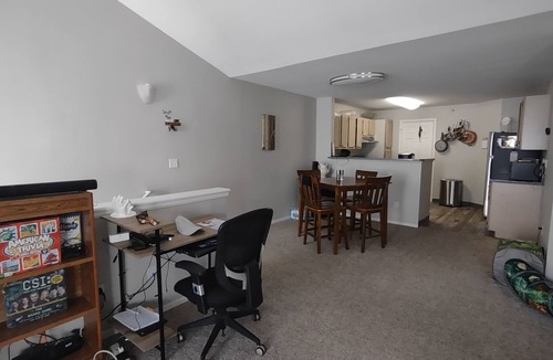 Thornton Apartment | Private Cozy & Clean Room