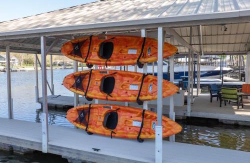Sunrise Beach House | Private Dock! Waterfront Sunrise Beach Rental