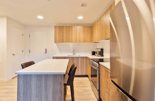 Fenway–Kenmore Apartment | Private Modern Apt with Kitchen and Gym