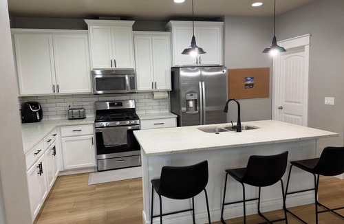 Eagle House | Private Pickleball, Basketball, Gaming Room!