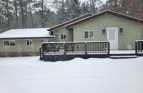 Danbury Cabin | Private sandy beach and dock