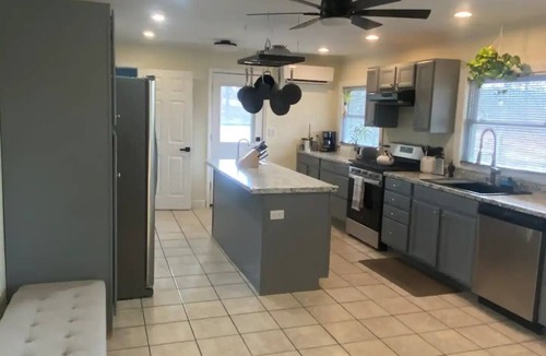 Saugerties House | Private/Secluded 4 Bdrm with HotTub & Steam Shower
