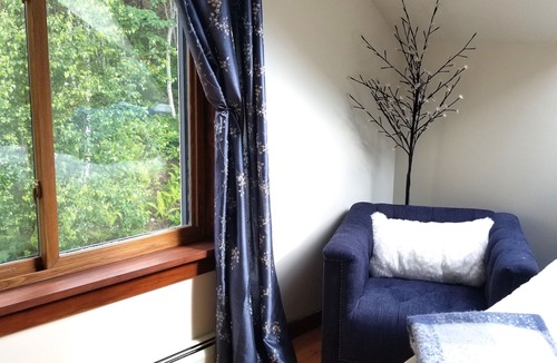 Warren House | Private Ski Lodge with Giant Hot Tub Less Than Two Miles to Sugarbush!