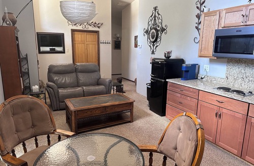 White Rock House | Private Suite: 2 Bedrms FamilyRoom Bath Kitchen AC