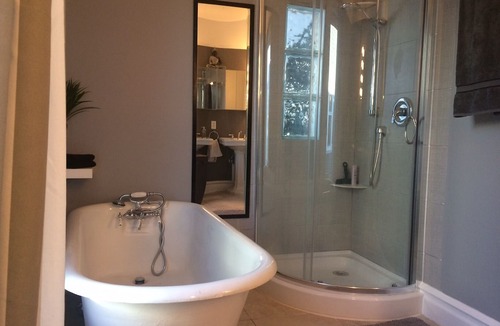 Whittier House | Private Suite Uptown/Downtown Minneapolis