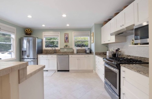 Nantucket House | Private upscale 4BR escape near town , peaceful setting & perfect for families.