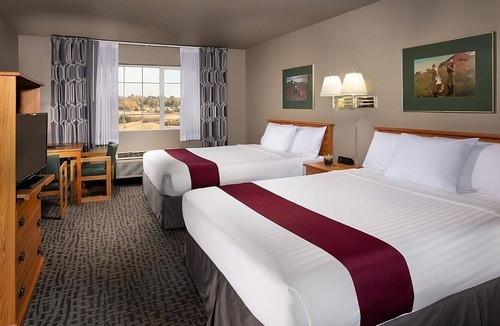 Pullman Hotel | Pullman Gem: Large Room with Free Breakfast, Private Parking and Guest