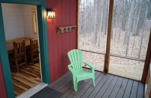 Glenwood City Cabin | Quaint 1-bedroom camper cabin in County Park!