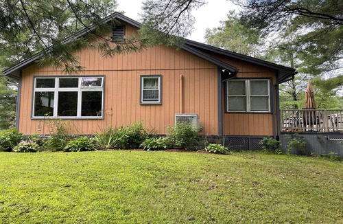 Poultney House | Quaint 2-bedroom House on Lily Pond w/Access to Lake St Catherine. Heat/AC/Wifi