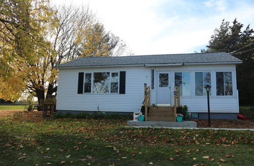 North Hero House | Quaint 3-bedroom Lakefront home with WiFi in North Hero
