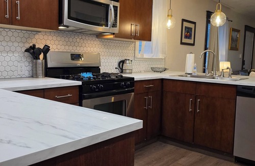 Guernsey House | Quaint & Updated In-Town Charmer