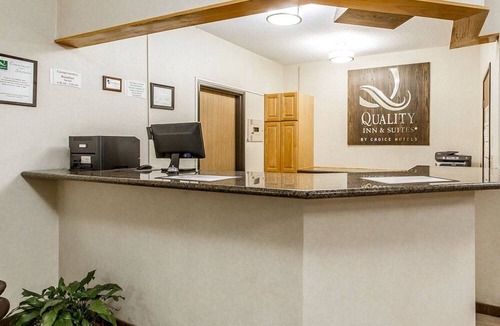 Eau Claire Hotel | Quality Inn & Suites