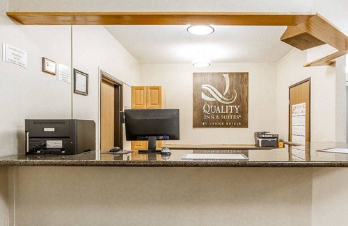 Eau Claire Hotel | Quality Inn & Suites