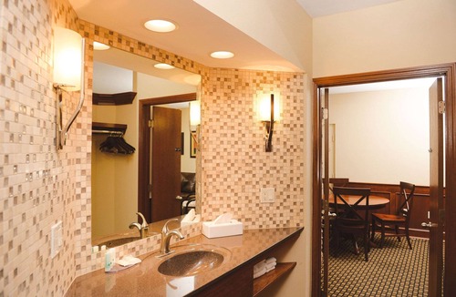 Ames Hotel | Quality Inn & Suites Ames Conference Center Near ISU Campus