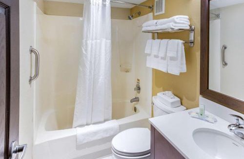 Plattsburgh Hotel | Quality Inn & Suites Plattsburgh